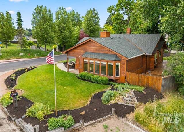 Property at 4523 N Mountain View Dr, Boise, ID 83704-3040, 3 beds, 2 baths