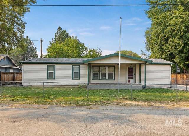 Property at 809 Williams Rd, Emmett, ID 83617-3850, 3 beds, 2 baths