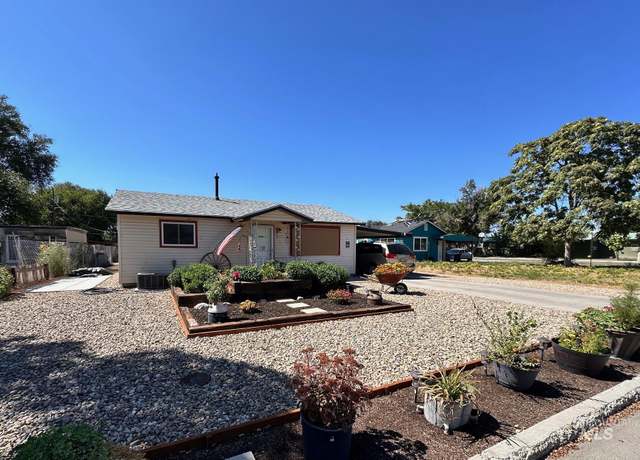 Property at 723 N 2nd St, Nyssa, OR 97913, 3 beds, 2 baths