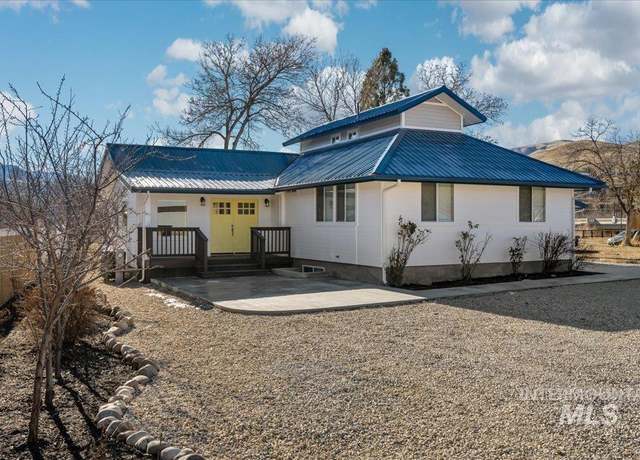 Property at 115 Payette River Rd, Horseshoe Bend, ID 83629, 4 beds, 3 baths