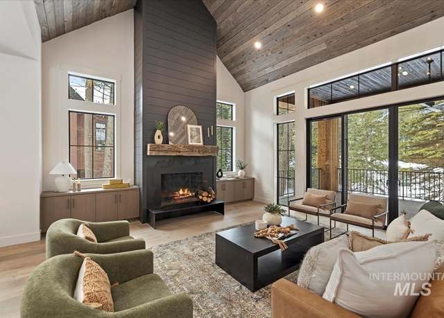 Property at 68 Ponderosa Ridge Ct, Donnelly, ID 83615, 3 beds, 3.5 baths