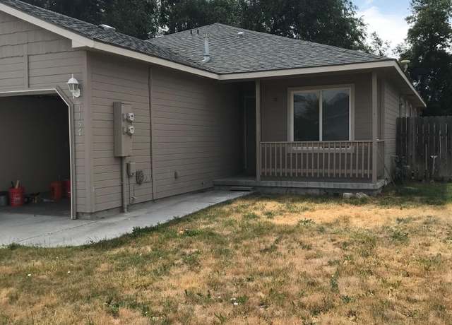 Property at 1175/1177 SE Freedom Cir, Mountain Home, ID 83647, 4 beds, 4 baths