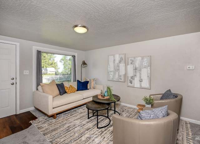 Property at 320 S Banner St, Nampa, ID 83686, 2 beds, 1 bath
