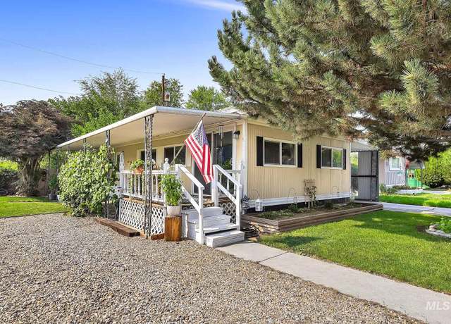 Property at 132 S Young Ln, Eagle, ID 83616, 2 beds, 1 bath