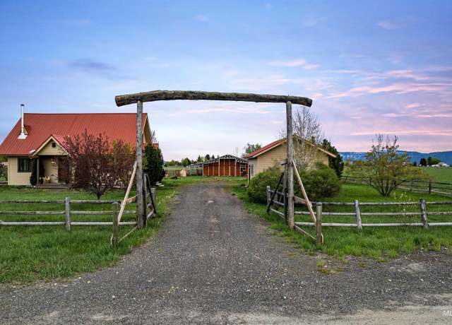 Property at 53 Chase Dr, Mccall, ID 83638, 2 beds, 2.5 baths