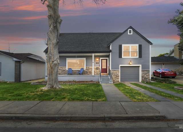Property at 300 N Evergreen Dr, Emmett, ID 83617, 4 beds, 2 baths