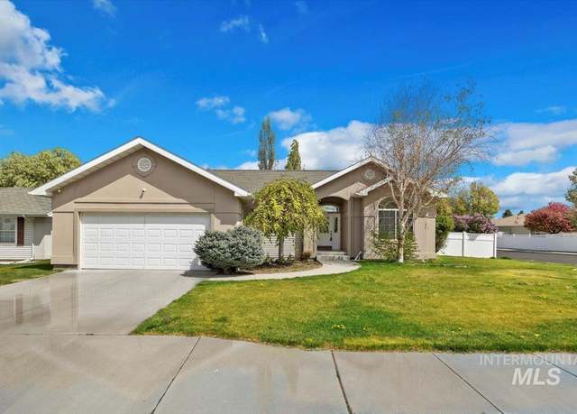 Property at 362 Whispering Pine Dr, Twin Falls, ID 83301, 3 beds, 2 baths