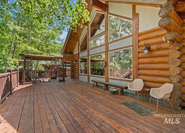 Property at 20 Red Fir Dr, Boise, ID 83716, 3 beds, 2 baths