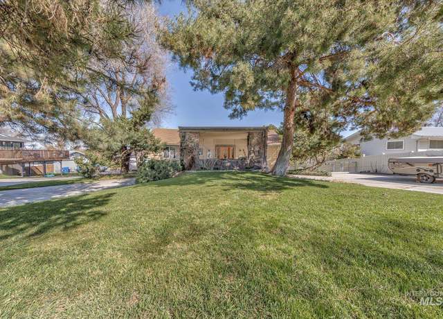 Property at 2065 3rd Ave N, Payette, ID 83661-2709, 5 beds, 2.5 baths