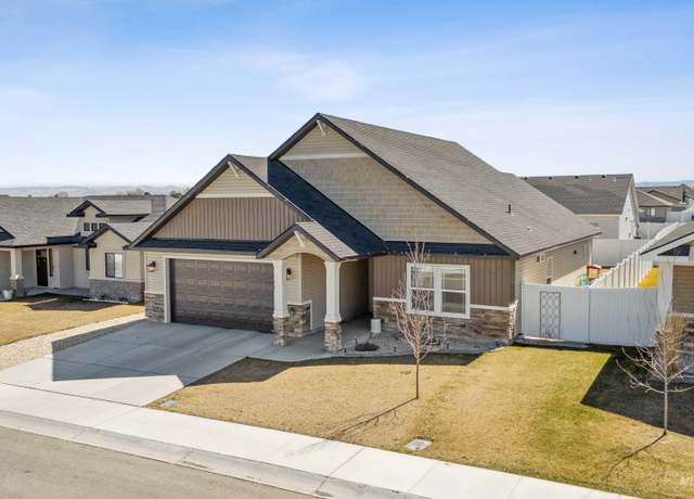 Property at 468 April Ave, Twin Falls, ID 83301, 3 beds, 2 baths