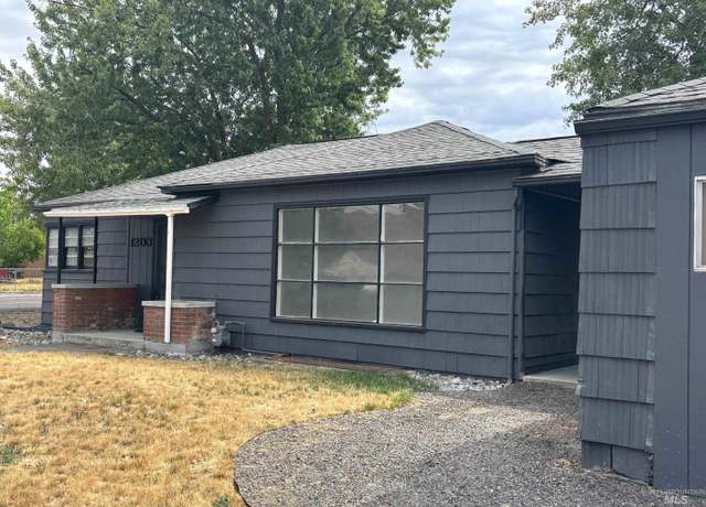 Property at 1203 Sycamore St, Clarkston, WA 99403, 3 beds, 2 baths