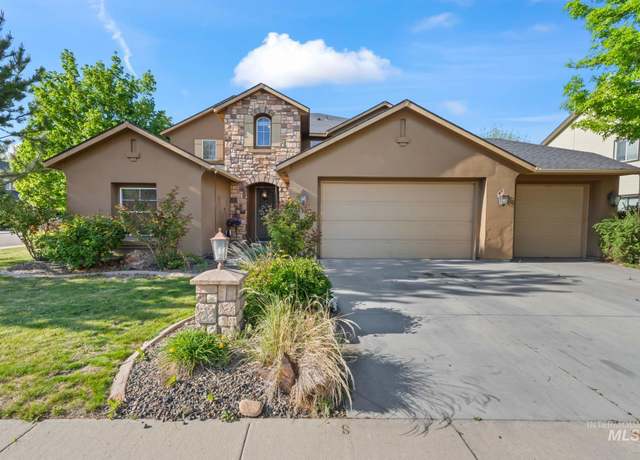Property at 4712 W White Birch Dr, Meridian, ID 83646, 4 beds, 2.5 baths