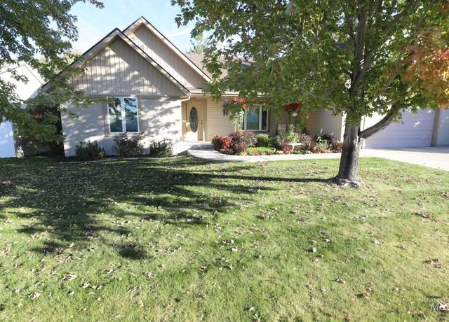 Property at 810 Pine St, Filer, ID 83328, 4 beds, 3.5 baths