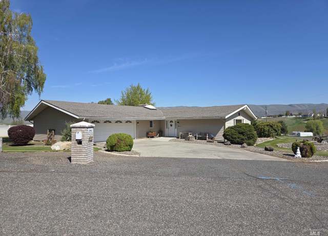 Property at 2460 26th St, Clarkston, WA 99403, 3 beds, 3 baths
