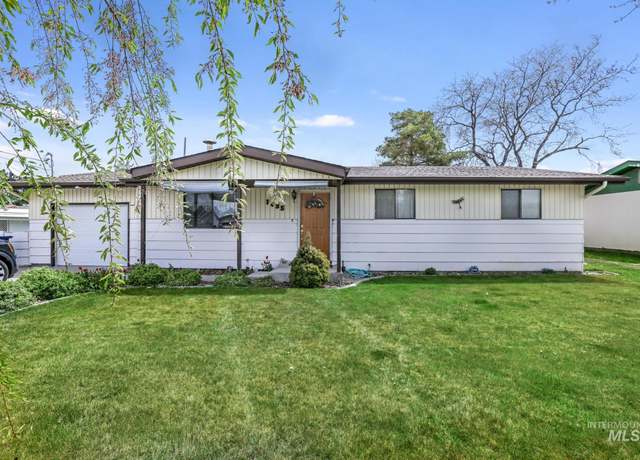 Property at 1055 Adell Ave S, Filer, ID 83328, 3 beds, 2 baths