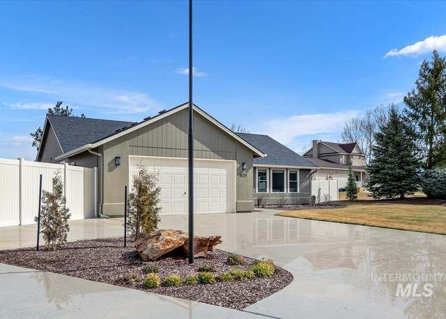 Property at 8124 Sage Run Ln, Middleton, ID 83644, 4 beds, 2 baths