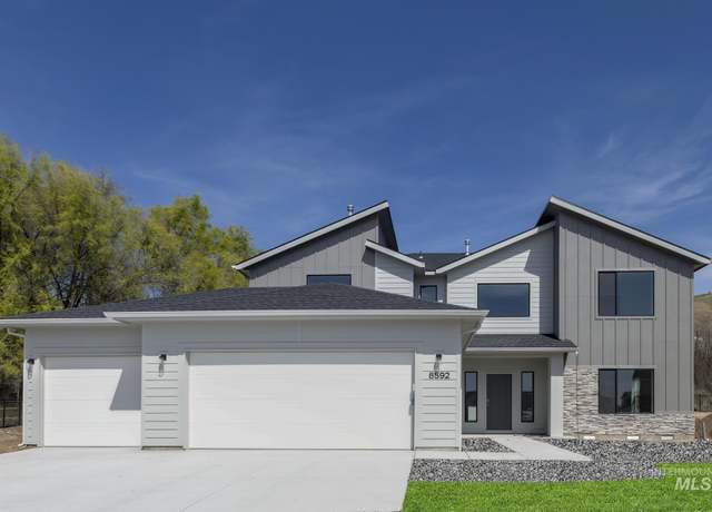 Property at 8592 N Ferris Ave, Boise, ID 83714, 4 beds, 3 baths