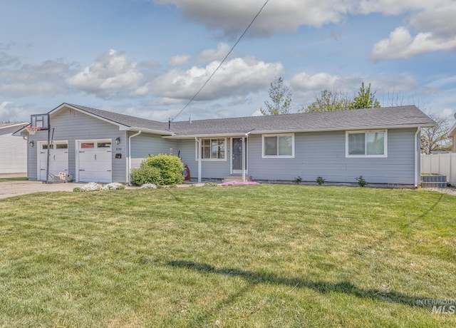 Property at 1220 E 4th St, Weiser, ID 83672, 4 beds, 3 baths