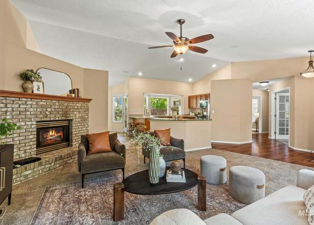 Property at 2160 W Dora Ln, Boise, ID 83702, 3 beds, 2 baths