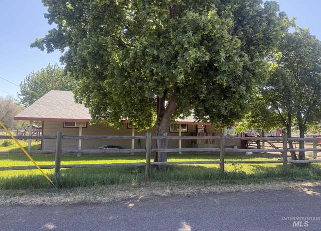 Property at 190 NW Garrett Ave, Mountain Home, ID 83647, 3 beds, 2 baths