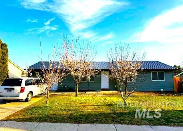 Property at 737 18th Ave E, Jerome, ID 83338, 3 beds, 2 baths