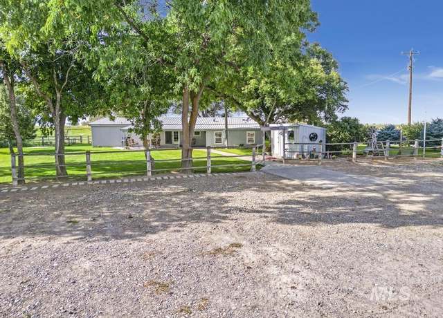 Property at 214 S 800 E, Jerome, ID 83338, 3 beds, 2 baths