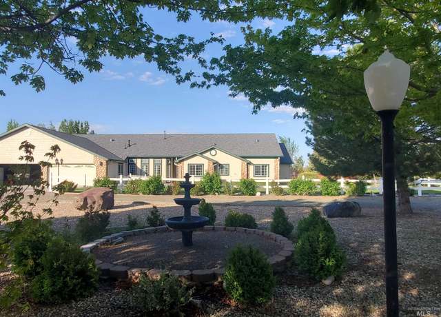 Property at 4455 SW Cosmo Way, Mountain Home, ID 83647, 5 beds, 4 baths