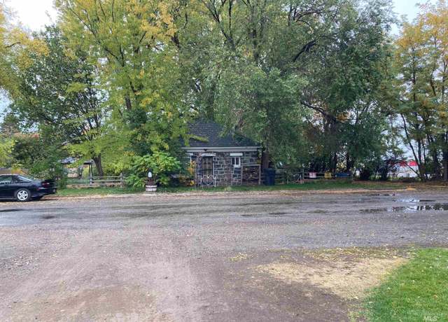 Property at 309 E C St, Shoshone, ID 83352, 2 beds, 1 bath