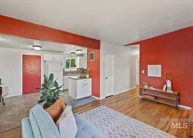 Property at 1325 E 5th N, Mountain Home, ID 83647, 3 beds, 1 bath