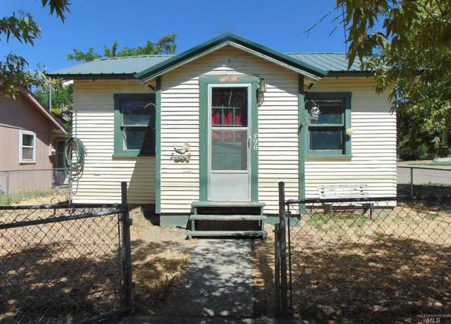 Property at 490 E 1st St, Huntington, OR 97907, 1 bed, 1 bath