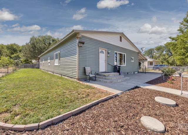 Property at 535 15th St, Vale, OR 97918, 4 beds, 3 baths