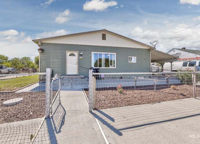 Property at 535 15th St, Vale, OR 97918, 4 beds, 3 baths