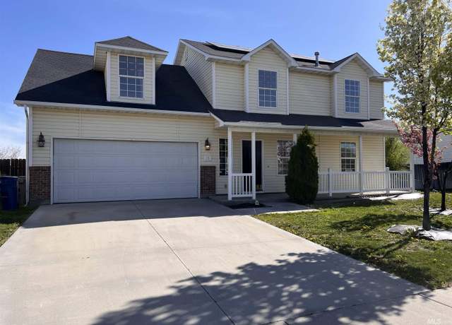 Property at 35 S Tamarack Way, Nampa, ID 83651, 4 beds, 2.5 baths