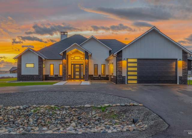 Property at 2112 Mountain Vista Ct, Lewiston, ID 83501, 3 beds, 3.5 baths