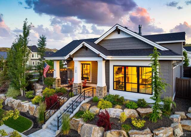Property at 3109 W Hidden Springs Dr, Boise, ID 83714, 4 beds, 3 baths