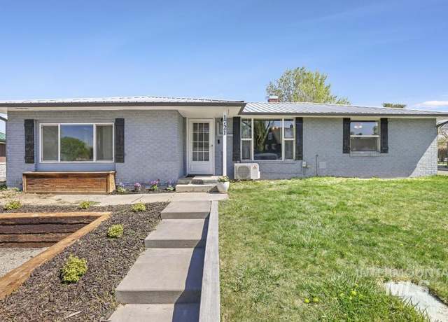 Property at 1721 Borah Ave E, Twin Falls, ID 83301, 3 beds, 1 bath