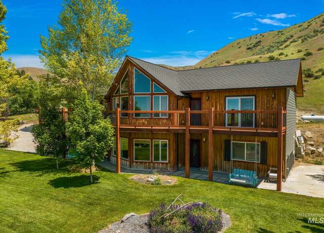 Property at 11714 Chukar Ridge Ln, Horseshoe Bend, ID 83629, 4 beds, 3 baths