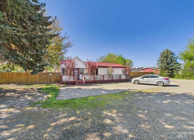 Property at 201 E 12th St, Emmett, ID 83617, 3 beds, 1 bath