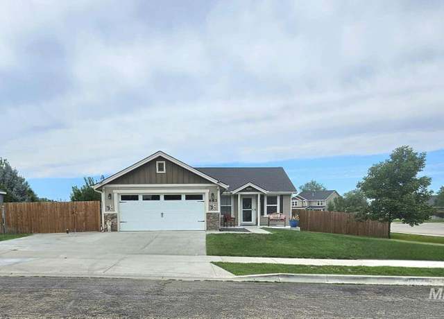Property at 683 N Quincannon Way, Star, ID 83669, 3 beds, 2 baths