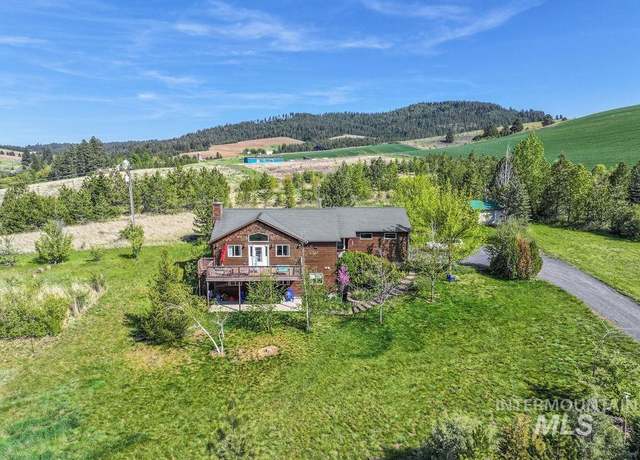 Property at 1091 Four Mile Rd, Viola, ID 83872, 4 beds, 2 baths