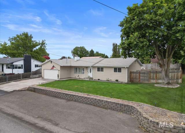 Property at 2315 4th Ave, Clarkston, WA 99403, 3 beds, 2 baths