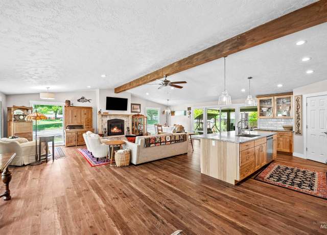 Property at 3170 S Chickory Way, Boise, ID 83706, 3 beds, 2 baths