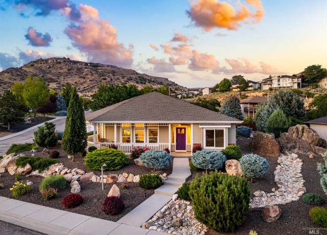 Property at 1752 S Wind Dancer Way, Boise, ID 83712, 4 beds, 2 baths