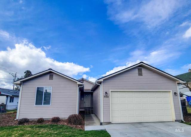 Property at 740 10th St, Clarkston, WA 99403, 3 beds, 2 baths