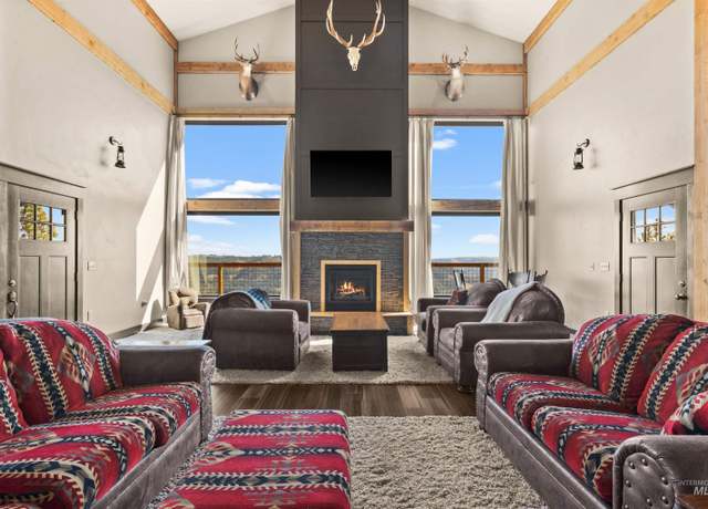 Property at 520 Valley View Dr, Lenore, ID 83541, 5 beds, 4 baths