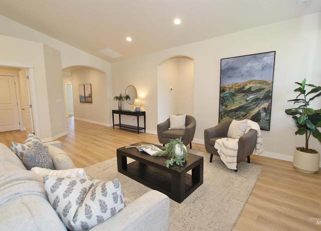 Property at 7615 W Itasco Dr, Boise, ID 83709, 3 beds, 2 baths