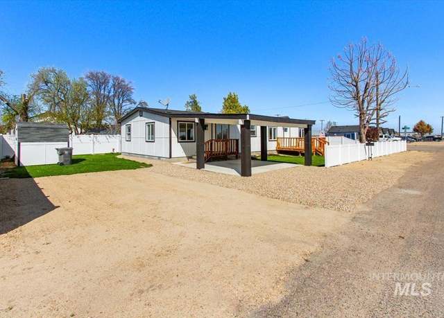 Property at 317 1st St, Wilder, ID 83676, 4 beds, 2 baths