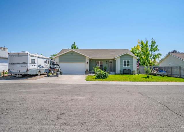 Property at 225 Cottonwood, Hansen, ID 83334, 5 beds, 3 baths