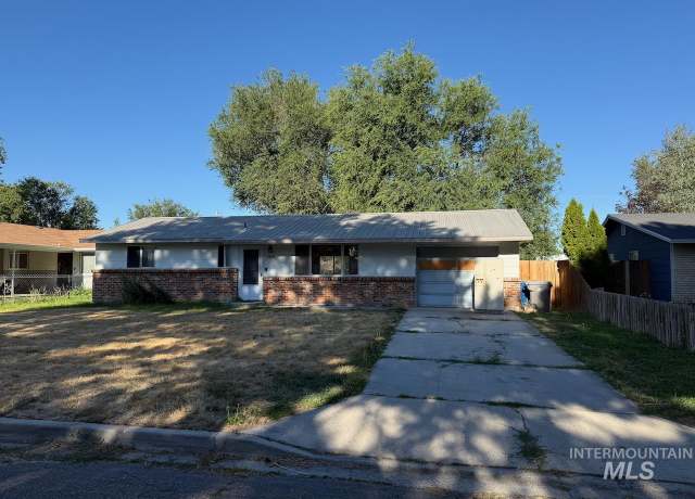 Property at 1215 S Fern St, Nampa, ID 83686, 2 beds, 2 baths