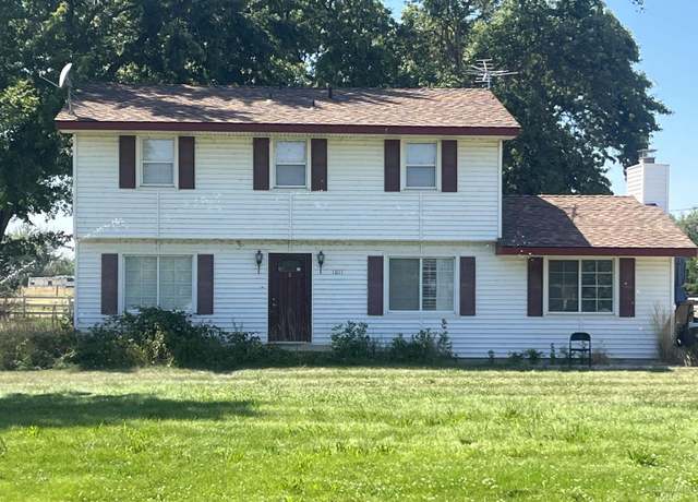 Property at 1011 S Moffatt Ave, Emmett, ID 83617-3771, 3 beds, 2 baths